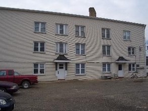 109 Steele St in Algoma, WI - Foto de edificio - Building Photo