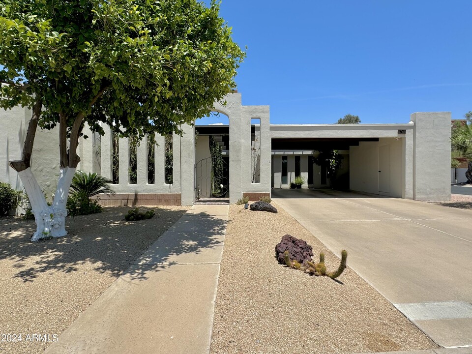 8768 E Vía De Dorado in Scottsdale, AZ - Foto de edificio