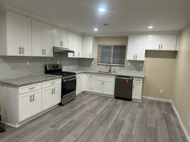1542 S Towne Ave in Pomona, CA - Building Photo - Building Photo
