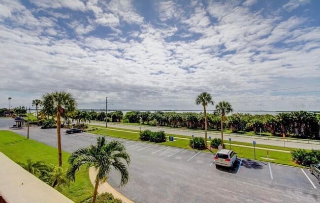 9 Forbes Pl, Unit 307 in Dunedin, FL - Foto de edificio - Building Photo