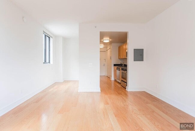 property at 323 W 96th St