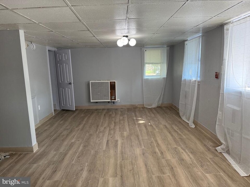 1041 Fanshawe St in Philadelphia, PA - Building Photo