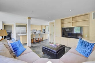 319 Tappan Terrace in Orinda, CA - Building Photo - Building Photo