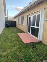8995 NW 148th St in Hialeah, FL - Building Photo - Building Photo