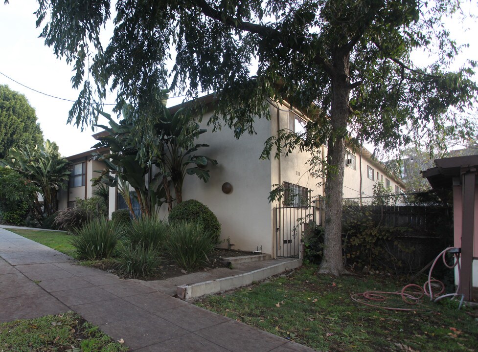 Park Aarroya Apartments in Los Angeles, CA - Building Photo