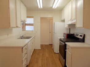 6236 Silverfield Dr in Las Vegas, NV - Building Photo - Building Photo