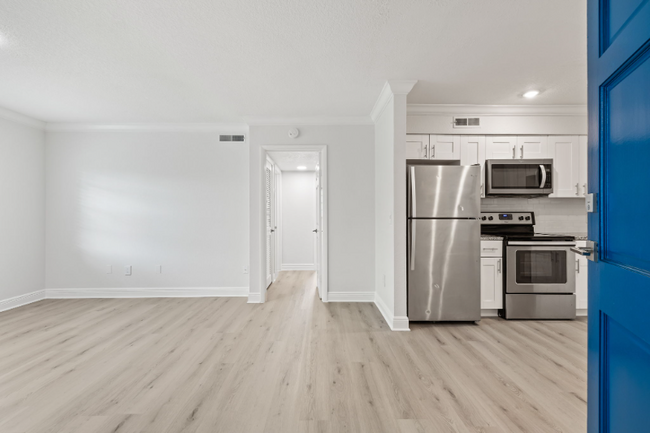 3215 W Swann Ave in Tampa, FL - Building Photo - Building Photo