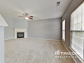3816 Shenfield Dr in Union City, GA - Foto de edificio - Building Photo