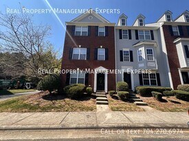 10076 Treeside Ln in Matthews, NC - Building Photo