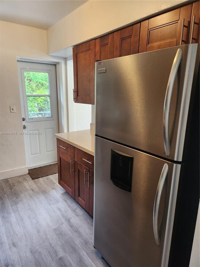 5601 Polk St in Hollywood, FL - Building Photo - Building Photo