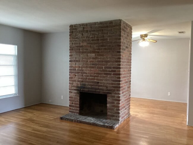 1534 W Cambridge Ave in Fresno, CA - Building Photo - Building Photo