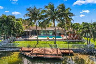 8721 NW 19th St in Pembroke Pines, FL - Building Photo - Building Photo