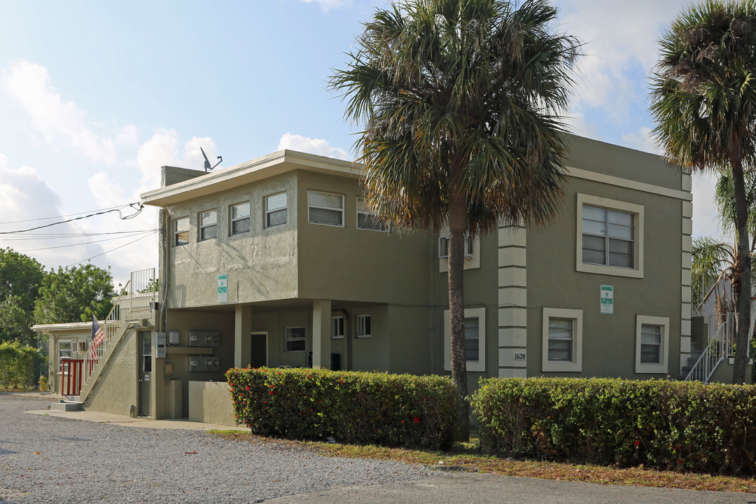 1628 S Dixie Hwy in Lake Worth, FL - Building Photo