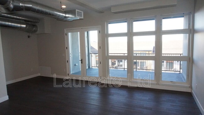 3198 Blake St, Unit #408 in Denver, CO - Building Photo - Building Photo