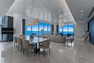 17975 Collins Ave, Unit 1602 in Sunny Isles Beach, FL - Building Photo