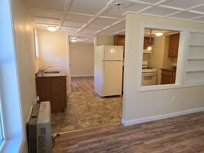 111 Maple St in Newport, NH - Building Photo - Building Photo