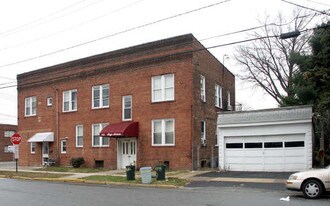 103 Page Ave in Lyndhurst, NJ - Building Photo