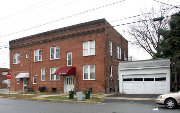 103 Page Ave in Lyndhurst, NJ - Foto de edificio