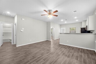 24750 Russet Bluff Trl in Huffman, TX - Building Photo - Building Photo