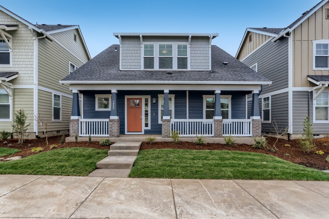 7452 SE Youngs St in Hillsboro, OR - Building Photo