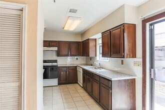 9901 Sharpcrest St in Houston, TX - Building Photo - Building Photo