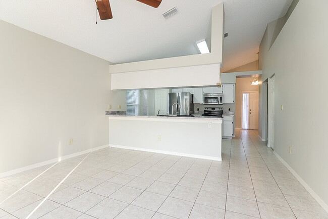 13610 Colorado Pl in Tampa, FL - Foto de edificio - Building Photo