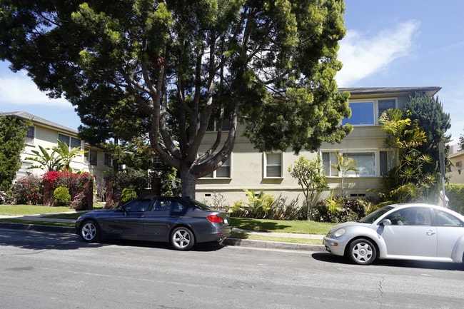 1231 Harvard St in Santa Monica, CA - Foto de edificio - Building Photo