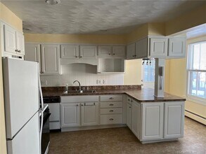 58 Clark St in Torrington, CT - Foto de edificio - Building Photo