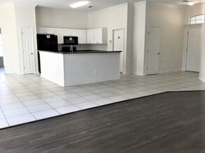 121 Nottingham Dr E in Jacksonville, FL - Foto de edificio - Building Photo