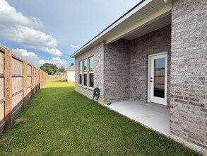 38486 Queen St in Prairieville, LA - Building Photo - Building Photo