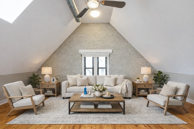 2308 N Southport Ave in Chicago, IL - Building Photo - Building Photo