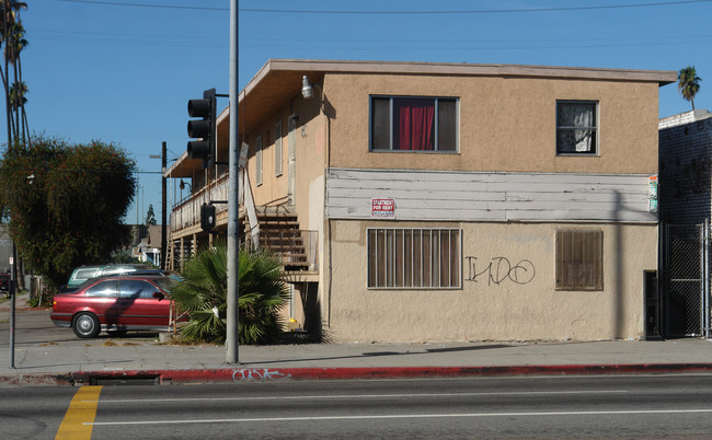 6821 S Broadway in Los Angeles, CA - Building Photo - Building Photo