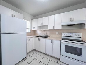 519 W 68th St in Hialeah, FL - Building Photo - Building Photo