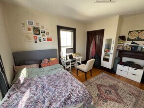 211 Holland St in Somerville, MA - Building Photo - Building Photo