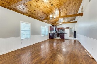 301 S Weatherford St in Chico, TX - Building Photo - Building Photo