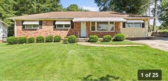 409 Jacobs Rd in Greenville, SC - Building Photo