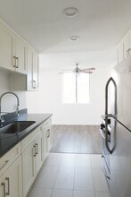 5837 Virginia Ave in Los Angeles, CA - Foto de edificio - Building Photo