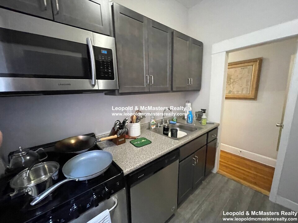 164 Gardner St, Unit 4 in Boston, MA - Building Photo