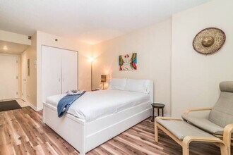 1214 Rue Ste-Élisabeth in Montréal, QC - Building Photo - Building Photo