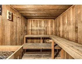 48 Forest St in Medford, MA - Foto de edificio - Building Photo