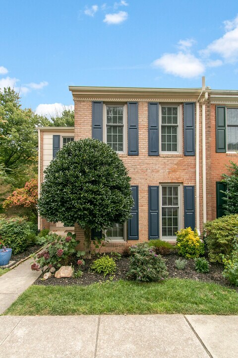 2009 Highboro Way in Falls Church, VA - Building Photo