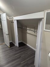 312 S Spring St, Unit Attic Studio in Elizabeth, NJ - Building Photo - Building Photo