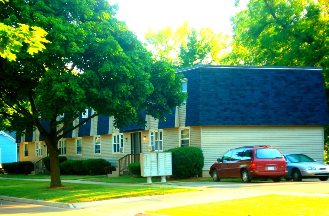 522 N River Ave, Unit #4 in Alma, MI - Building Photo
