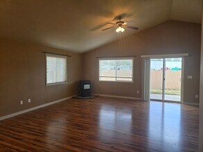 451 N Songbird St in Sisters, OR - Building Photo - Building Photo