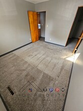 217 Fereday Ct, Unit Unit D in Waterloo, IA - Building Photo - Building Photo