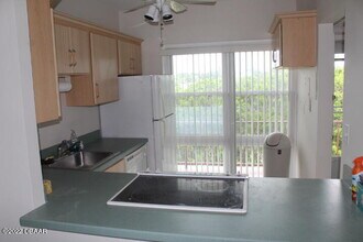 719 S Beach St in Daytona Beach, FL - Foto de edificio - Building Photo