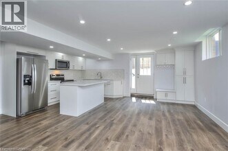 550 Rush Meadow Crescent in Kitchener, ON - Building Photo - Building Photo