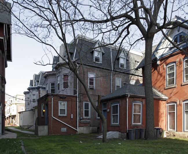 3404 Powelton Ave in Philadelphia, PA - Foto de edificio - Building Photo