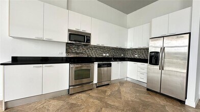 2100 Van Buren St, Unit 301 in Hollywood, FL - Building Photo - Building Photo