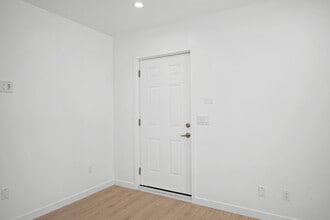 16701 Itasca St in Northridge, CA - Building Photo - Building Photo